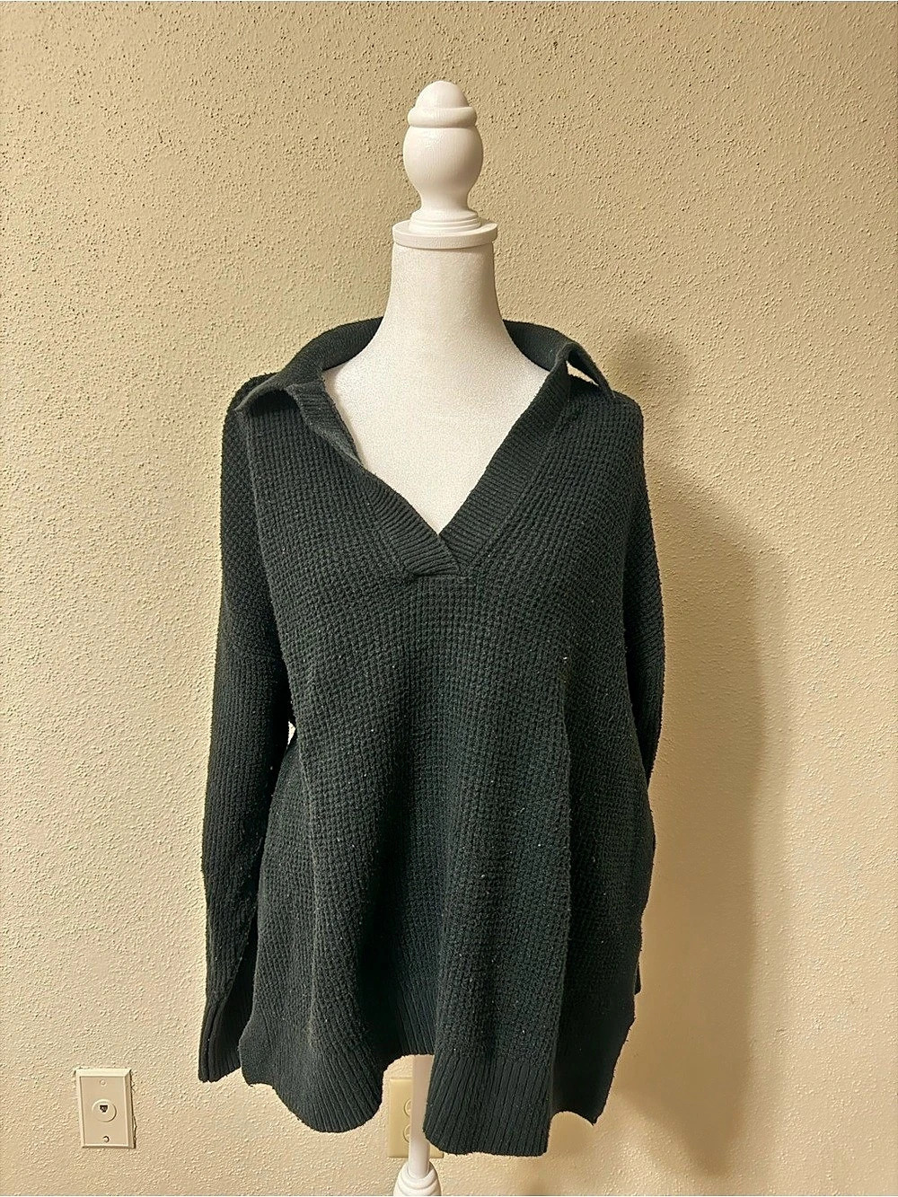 Aerie Black V-Neck oversized Sweater